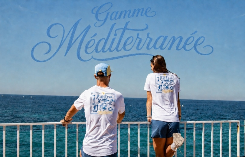 Découvrez la gamme Méditerranée, une collection exclusive réunissant 4 essentiels pensés pour accompagner les sportifs avec le style et les couleurs du Sud !