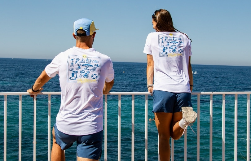Scopri la collezione Mediterraneo, una gamma esclusiva composta da 4 prodotti essenziali pensati per accompagnare gli sportivi con lo stile e i colori del Sud!